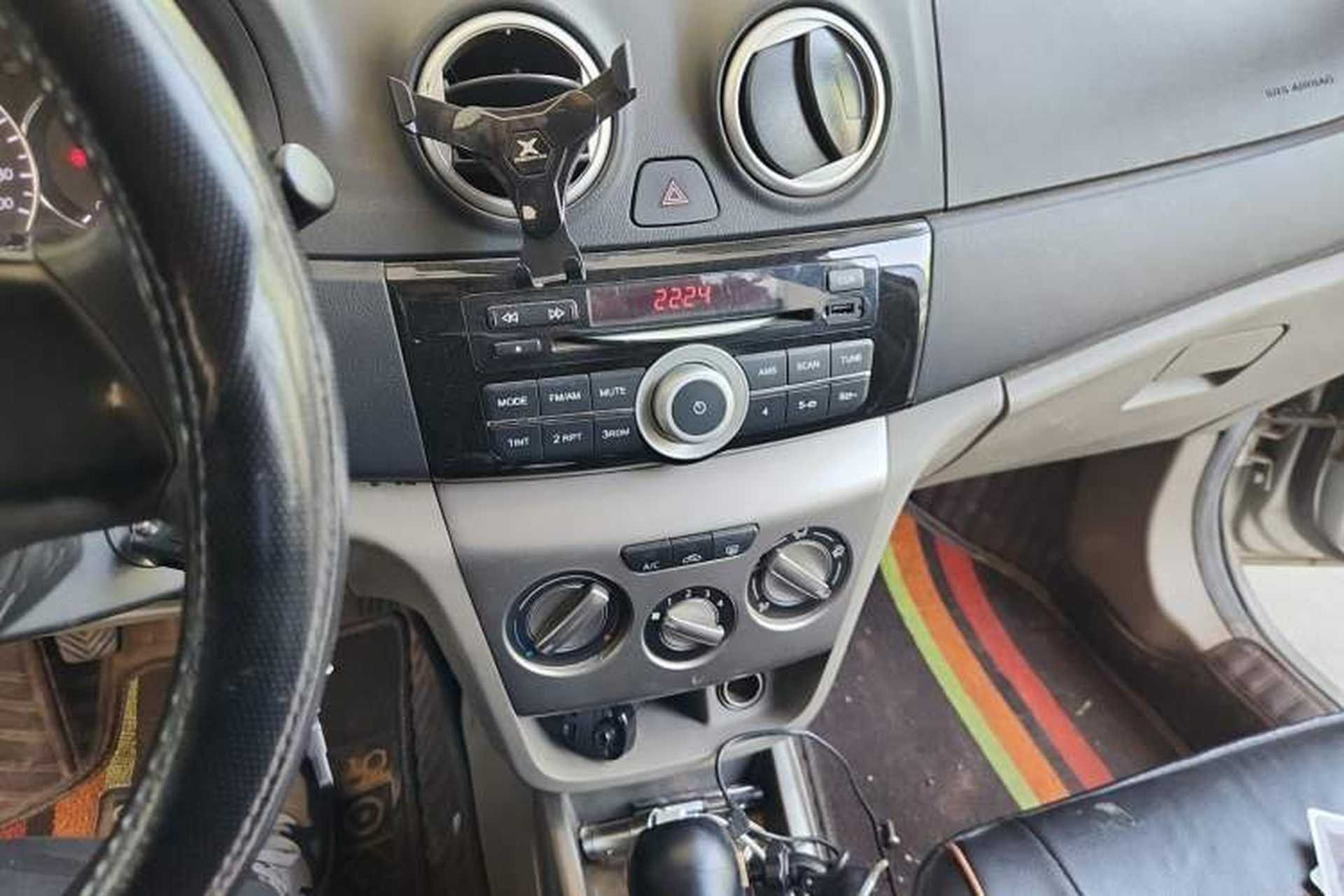 Used CHANGAN Alsvin V3 2012 1.3L Manual Luxury Version China IV Standard Audio And AC Panel