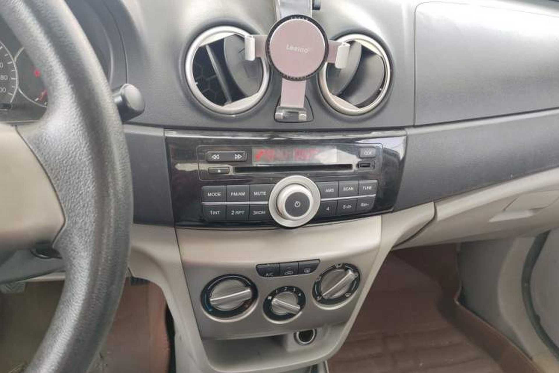Used CHANGAN Alsvin V3 2012 1.3L Manual Luxury Version China IV Standard Audio And AC Panel