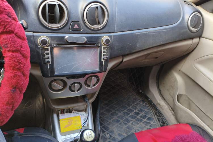 Used CHANGAN Alsvin V3 2012 1.3L Manual Comfort Version China IV Standard Audio And AC Panel