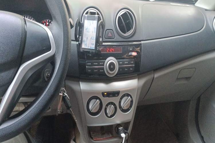 Used CHANGAN Alsvin V3 2012 1.3L Manual Comfort Version China IV Standard Audio And AC Panel