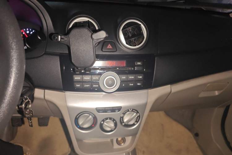 Used CHANGAN Alsvin V3 2012 1.3L Manual Luxury Version China IV Standard Audio And AC Panel