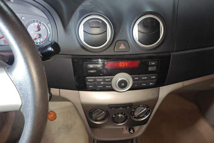 Used CHANGAN Alsvin V3 2012 1.3L Manual Comfort Version China IV Standard Audio And AC Panel