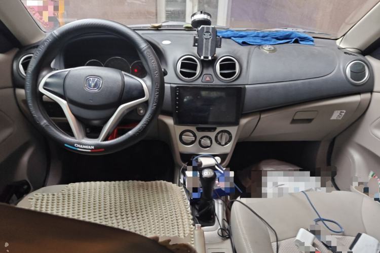 Used CHANGAN Alsvin V3 2012 1.3L Manual Comfort Version China IV Standard Center Console
