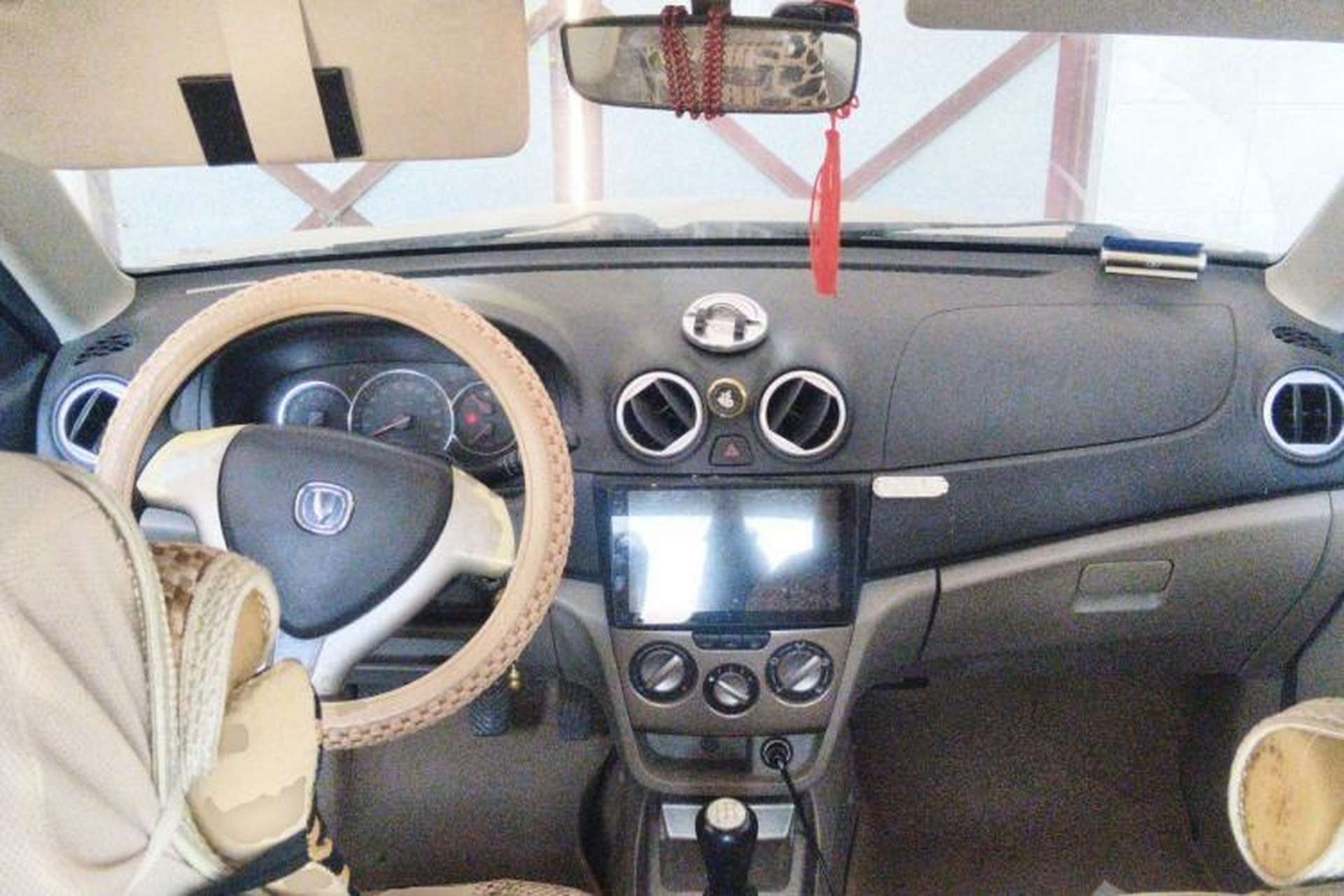 Used CHANGAN Alsvin V3 2012 1.3L Manual Comfort Version China IV Standard Center Console