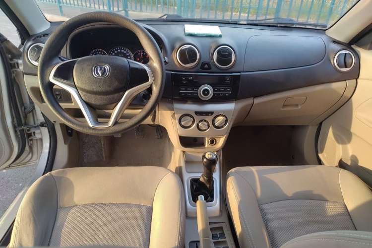 Used CHANGAN Alsvin V3 2012 1.3L Manual Comfort Version China IV Standard Center Console