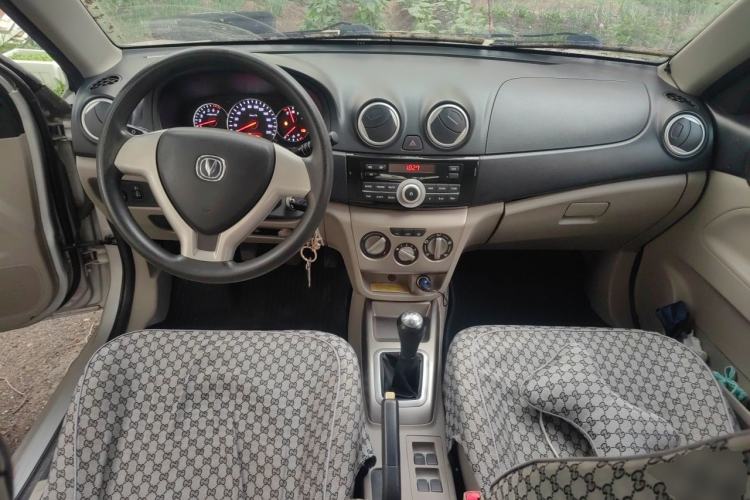 Used CHANGAN Alsvin V3 2012 1.3L Manual Comfort Version China IV Standard Center Console