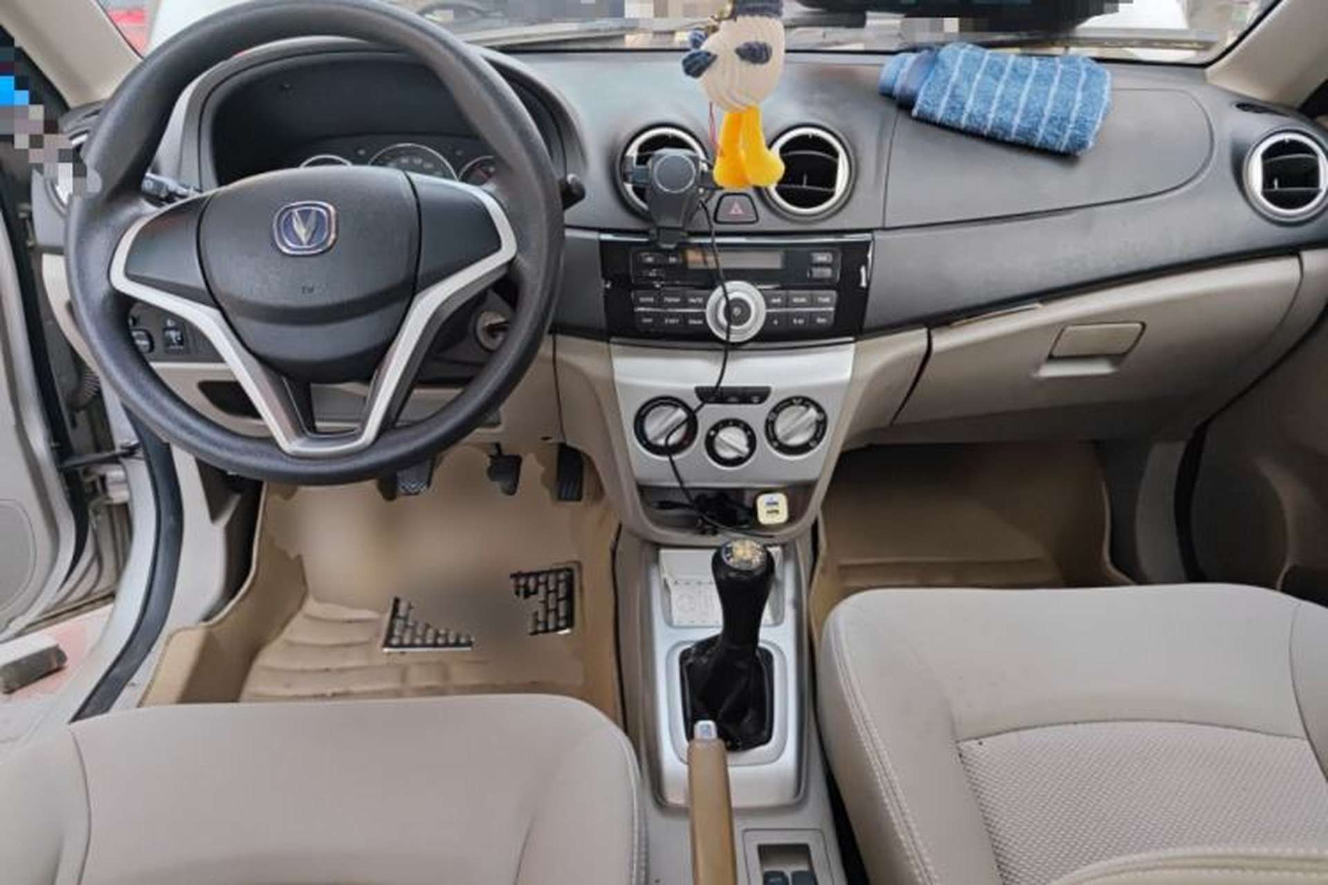 Used CHANGAN Alsvin V3 2012 1.3L Manual Luxury Version China IV Standard Center Console