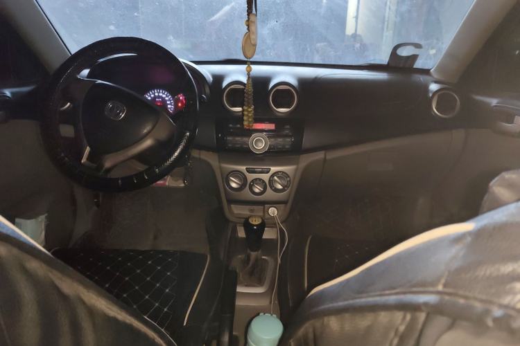 Used CHANGAN Alsvin V3 2012 1.3L Manual Comfort Version China IV Standard Center Console