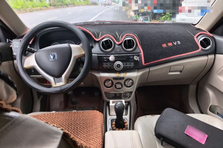 Used CHANGAN Alsvin V3 2012 1.3L Manual Comfort Version China IV Standard Center Console