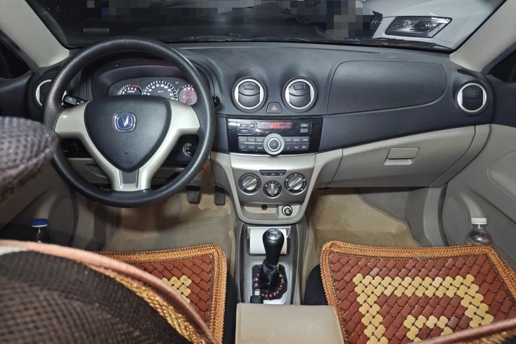 Used CHANGAN Alsvin V3 2012 1.3L Manual Comfort Version China IV Standard Center Console