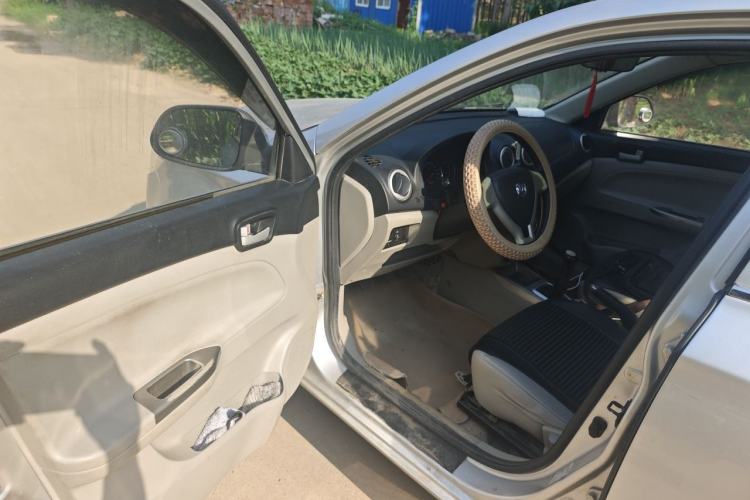 Used CHANGAN Alsvin V3 2012 1.3L Manual Comfort Version China IV Standard Driver Seat