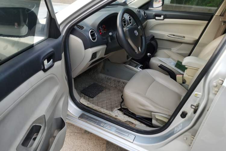 Used CHANGAN Alsvin V3 2012 1.3L Manual Luxury Version China IV Standard Driver Seat