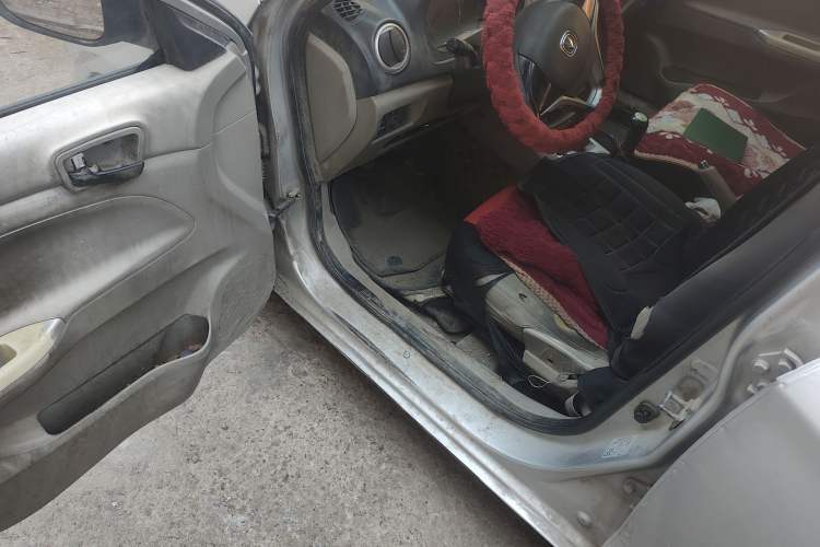 Used CHANGAN Alsvin V3 2012 1.3L Manual Comfort Version China IV Standard Driver Seat