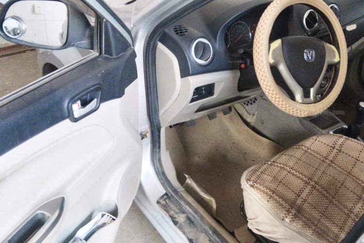 Used CHANGAN Alsvin V3 2012 1.3L Manual Comfort Version China IV Standard Driver Seat