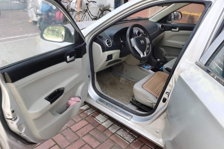 Used CHANGAN Alsvin V3 2012 1.3L Manual Comfort Version China IV Standard Driver Seat