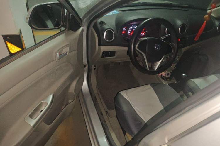 Used CHANGAN Alsvin V3 2012 1.3L Manual Luxury Version China IV Standard Driver Seat