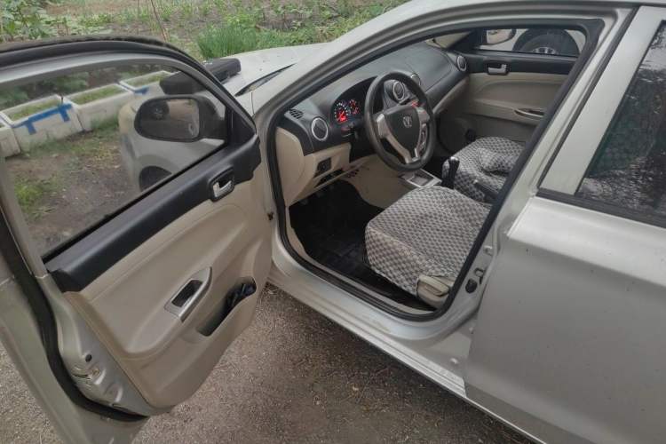Used CHANGAN Alsvin V3 2012 1.3L Manual Comfort Version China IV Standard Driver Seat