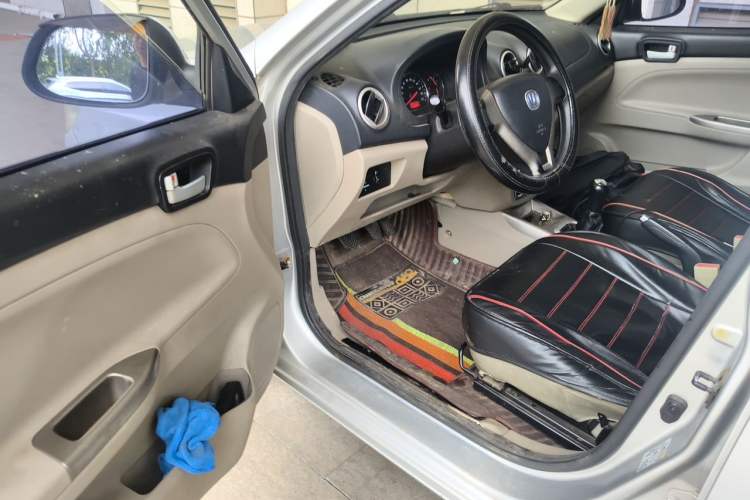 Used CHANGAN Alsvin V3 2012 1.3L Manual Luxury Version China IV Standard Driver Seat