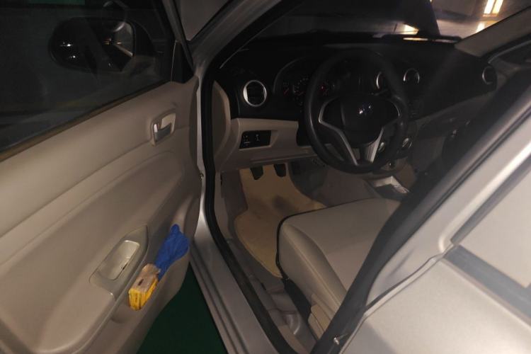 Used CHANGAN Alsvin V3 2012 1.3L Manual Luxury Version China IV Standard Driver Seat