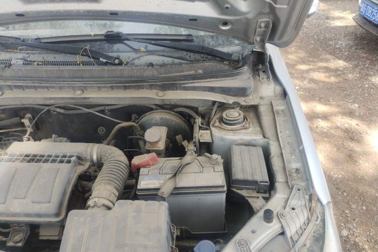 Used CHANGAN Alsvin V3 2012 1.3L Manual Luxury Version China IV Standard Engine Bay Left