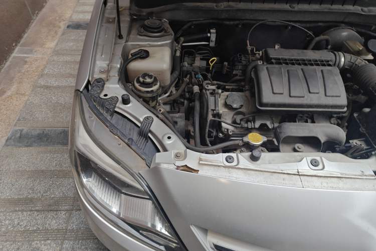Used CHANGAN Alsvin V3 2012 1.3L Manual Comfort Version China IV Standard Engine Bay Right