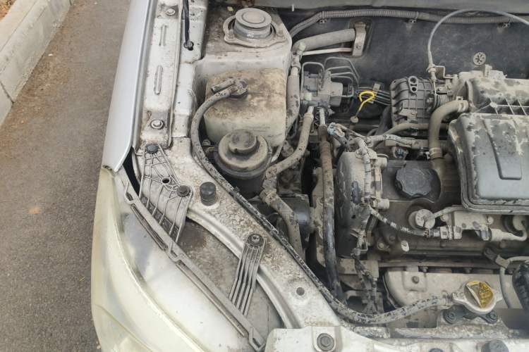 Used CHANGAN Alsvin V3 2012 1.3L Manual Luxury Version China IV Standard Engine Bay Right
