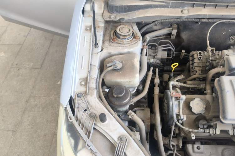 Used CHANGAN Alsvin V3 2012 1.3L Manual Luxury Version China IV Standard Engine Bay Right