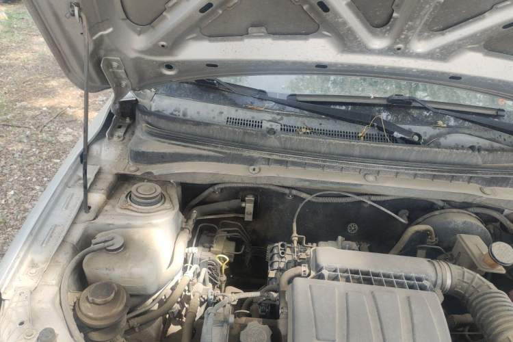 Used CHANGAN Alsvin V3 2012 1.3L Manual Luxury Version China IV Standard Engine Bay Right
