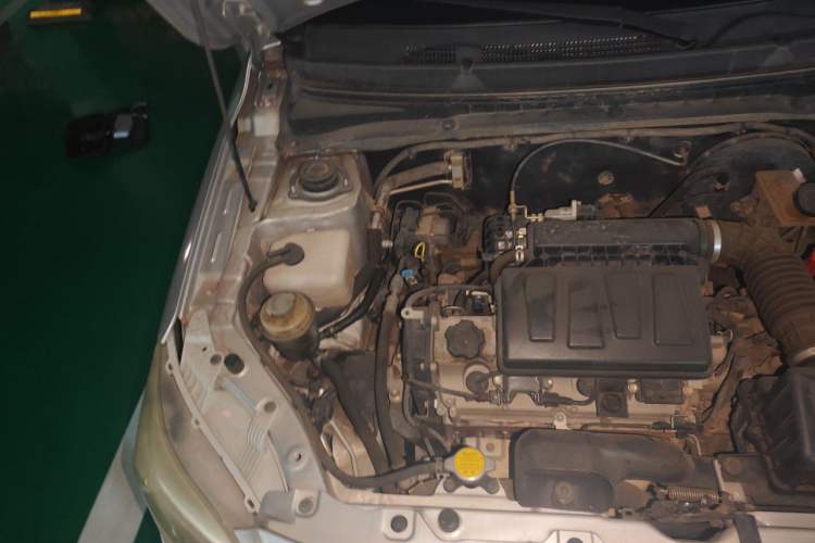 Used CHANGAN Alsvin V3 2012 1.3L Manual Luxury Version China IV Standard Engine Bay Right