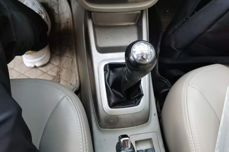 Used CHANGAN Alsvin V3 2012 1.3L Manual Luxury Version China IV Standard Gear Lever