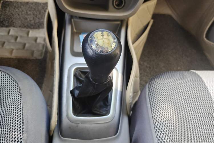 Used CHANGAN Alsvin V3 2012 1.3L Manual Comfort Version China IV Standard Gear Lever