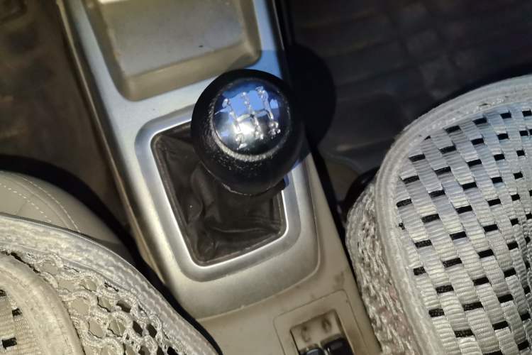 Used CHANGAN Alsvin V3 2012 1.3L Manual Comfort Version China IV Standard Gear Lever