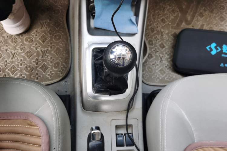 Used CHANGAN Alsvin V3 2012 1.3L Manual Comfort Version China IV Standard Gear Lever