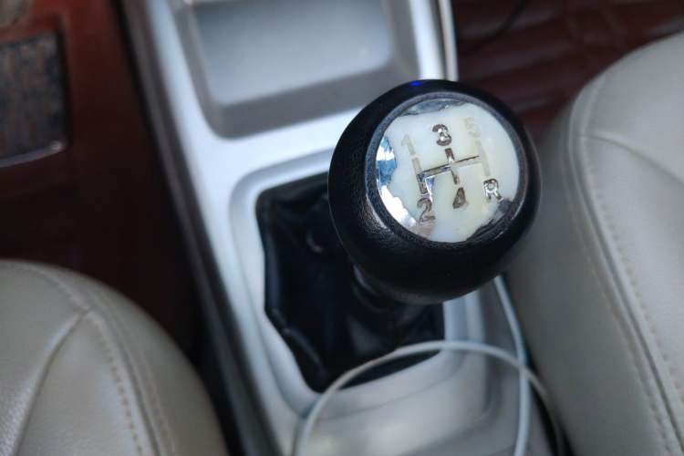Used CHANGAN Alsvin V3 2012 1.3L Manual Comfort Version China V Standard Gear Lever