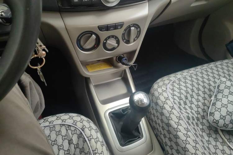Used CHANGAN Alsvin V3 2012 1.3L Manual Comfort Version China IV Standard Gear Lever
