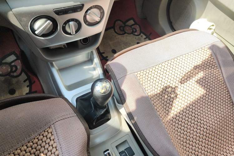 Used CHANGAN Alsvin V3 2012 1.3L Manual Comfort Version China IV Standard Gear Lever
