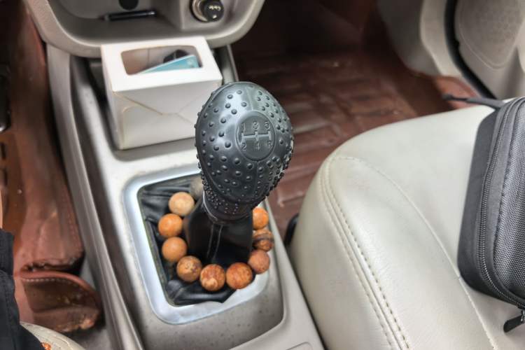 Used CHANGAN Alsvin V3 2012 1.3L Manual Comfort Version China IV Standard Gear Lever