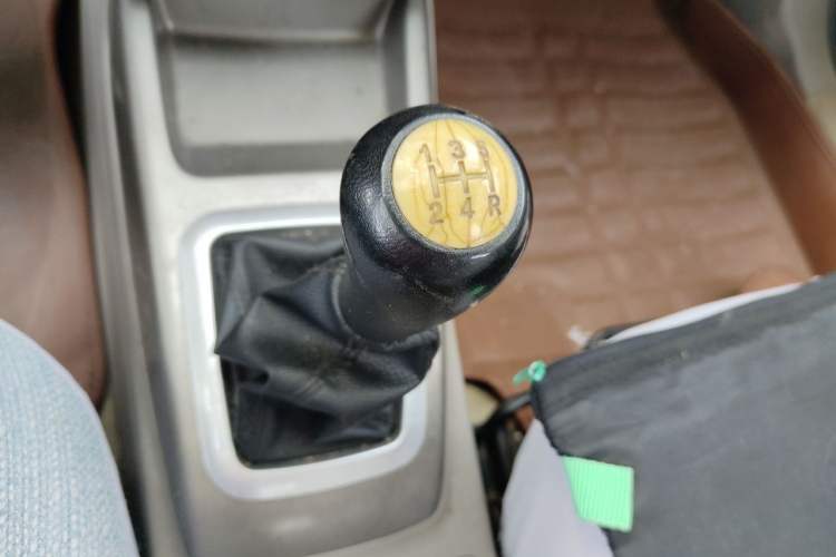 Used CHANGAN Alsvin V3 2012 1.3L Manual Luxury Version China IV Standard Gear Lever