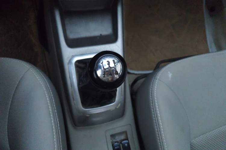 Used CHANGAN Alsvin V3 2012 1.3L Manual Comfort Version China IV Standard Gear Lever