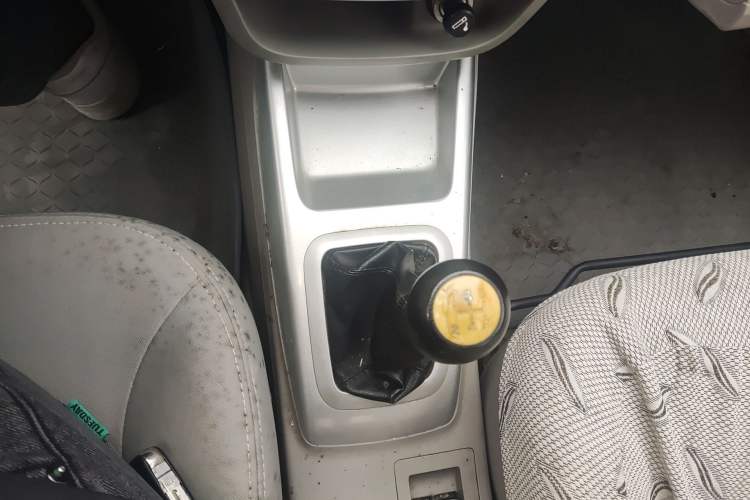 Used CHANGAN Alsvin V3 2012 1.3L Manual Comfort Version China IV Standard Gear Lever