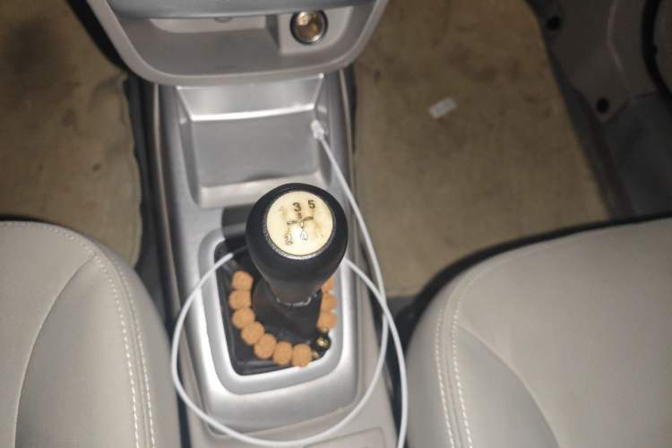 Used CHANGAN Alsvin V3 2012 1.3L Manual Luxury Version China IV Standard Gear Lever