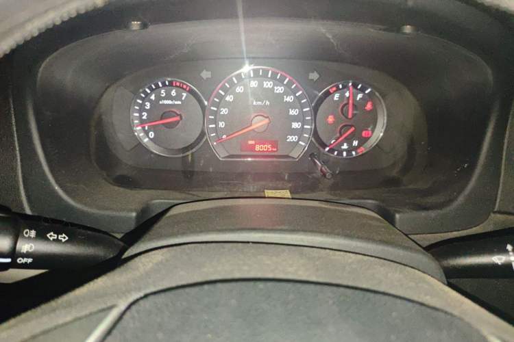 Used CHANGAN Alsvin V3 2012 1.3L Manual Luxury Version China IV Standard Odometer Close Up