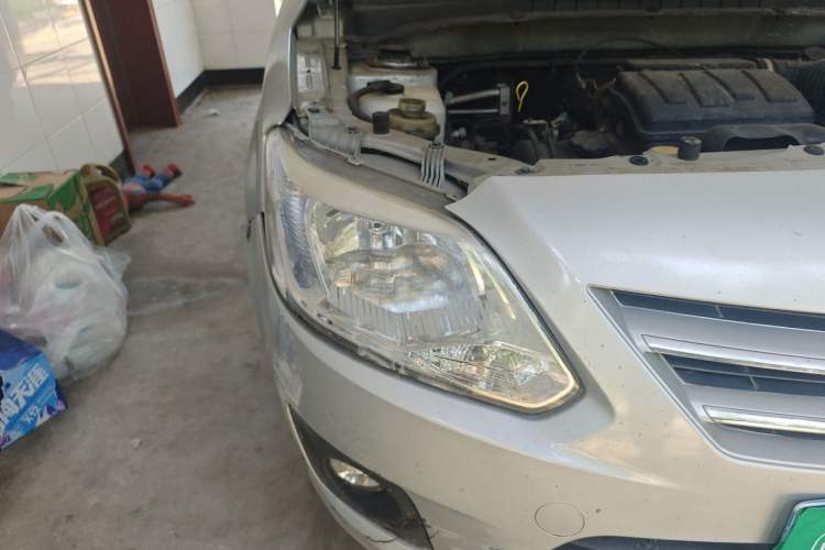 Used CHANGAN Alsvin V3 2012 1.3L Manual Comfort Version China IV Standard Right Front Headlight