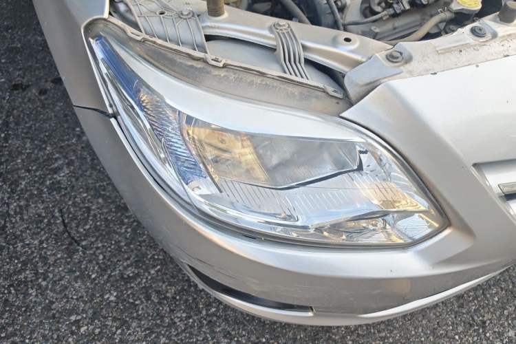Used CHANGAN Alsvin V3 2012 1.3L Manual Comfort Version China IV Standard Right Front Headlight