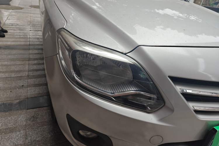 Used CHANGAN Alsvin V3 2012 1.3L Manual Comfort Version China IV Standard Right Front Headlight