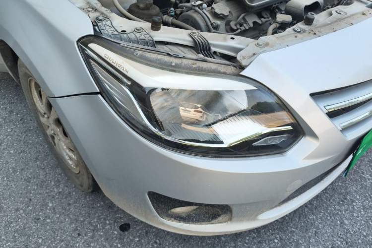 Used CHANGAN Alsvin V3 2012 1.3L Manual Comfort Version China IV Standard Right Front Headlight