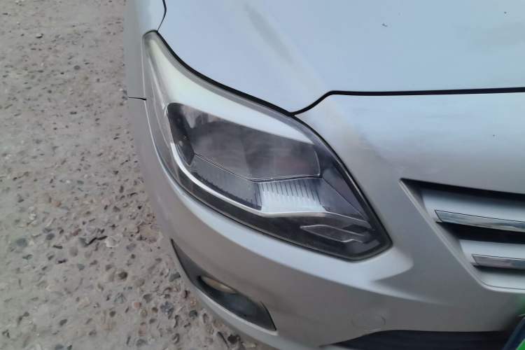 Used CHANGAN Alsvin V3 2012 1.3L Manual Comfort Version China IV Standard Right Front Headlight