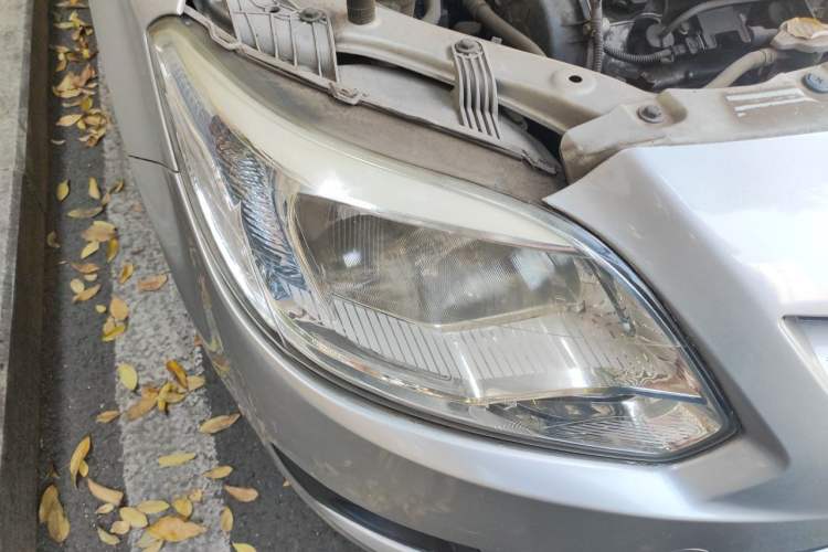 Used CHANGAN Alsvin V3 2012 1.3L Manual Comfort Version China IV Standard Right Front Headlight