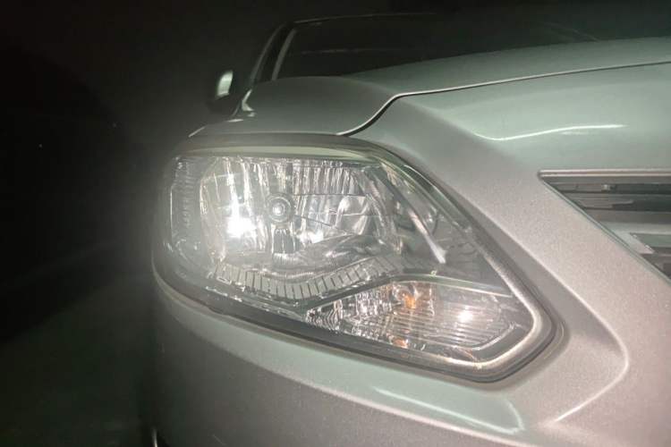 Used CHANGAN Alsvin V3 2012 1.3L Manual Luxury Version China IV Standard Right Front Headlight