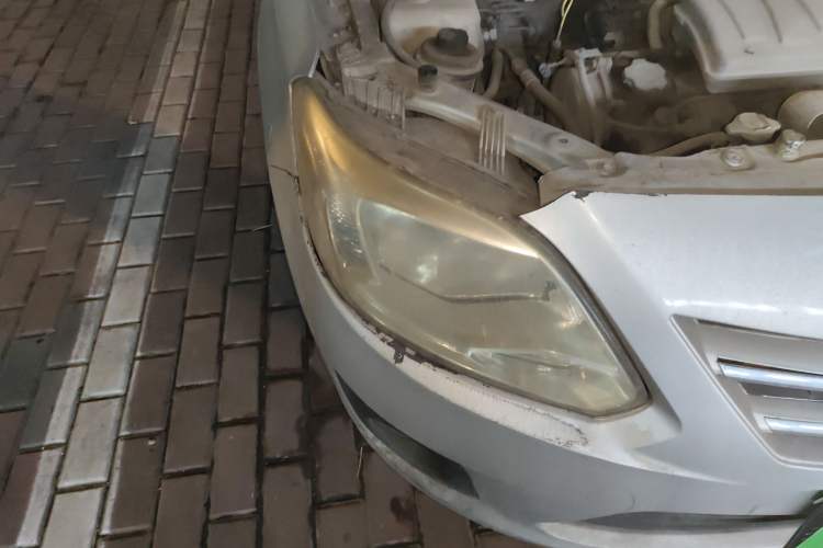 Used CHANGAN Alsvin V3 2012 1.3L Manual Comfort Version China IV Standard Right Front Headlight
